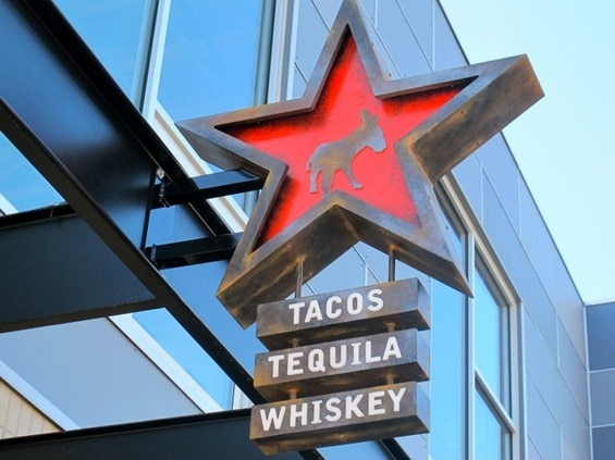 Pinche Tacos, Tacos Tequila Whiskey Highlands sign
